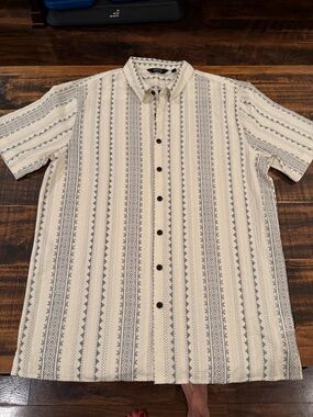 Nixon Cream and Gray Short-Sleeve Button-Down Shirt